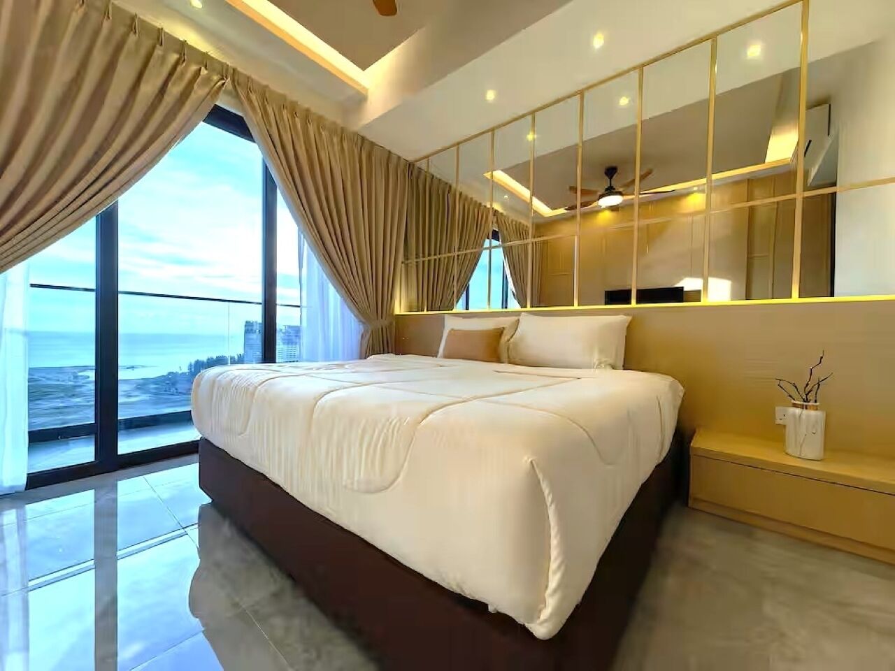 ห้องลักซ์ชัวรี่สวีท, 2 ห้องนอน, ใช้สระว่ายน้ำได้ | เครื่องนอนระดับพรีเมียม, เตารีด/โต๊ะรีดผ้า, Wi-Fi ฟรี
