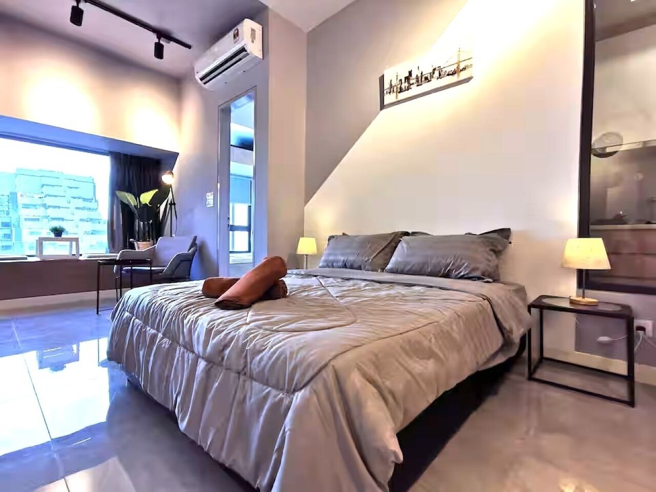 Estudio, vistas a la ciudad | Ropa de cama de alta calidad, tabla de planchar con plancha, wifi gratis