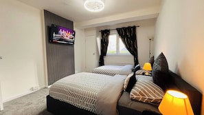 Iron/ironing board, internet, bed sheets