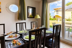Dining - Duplex Cabin Apartment for 8 in Var (Six-Fours-les-Plages)
