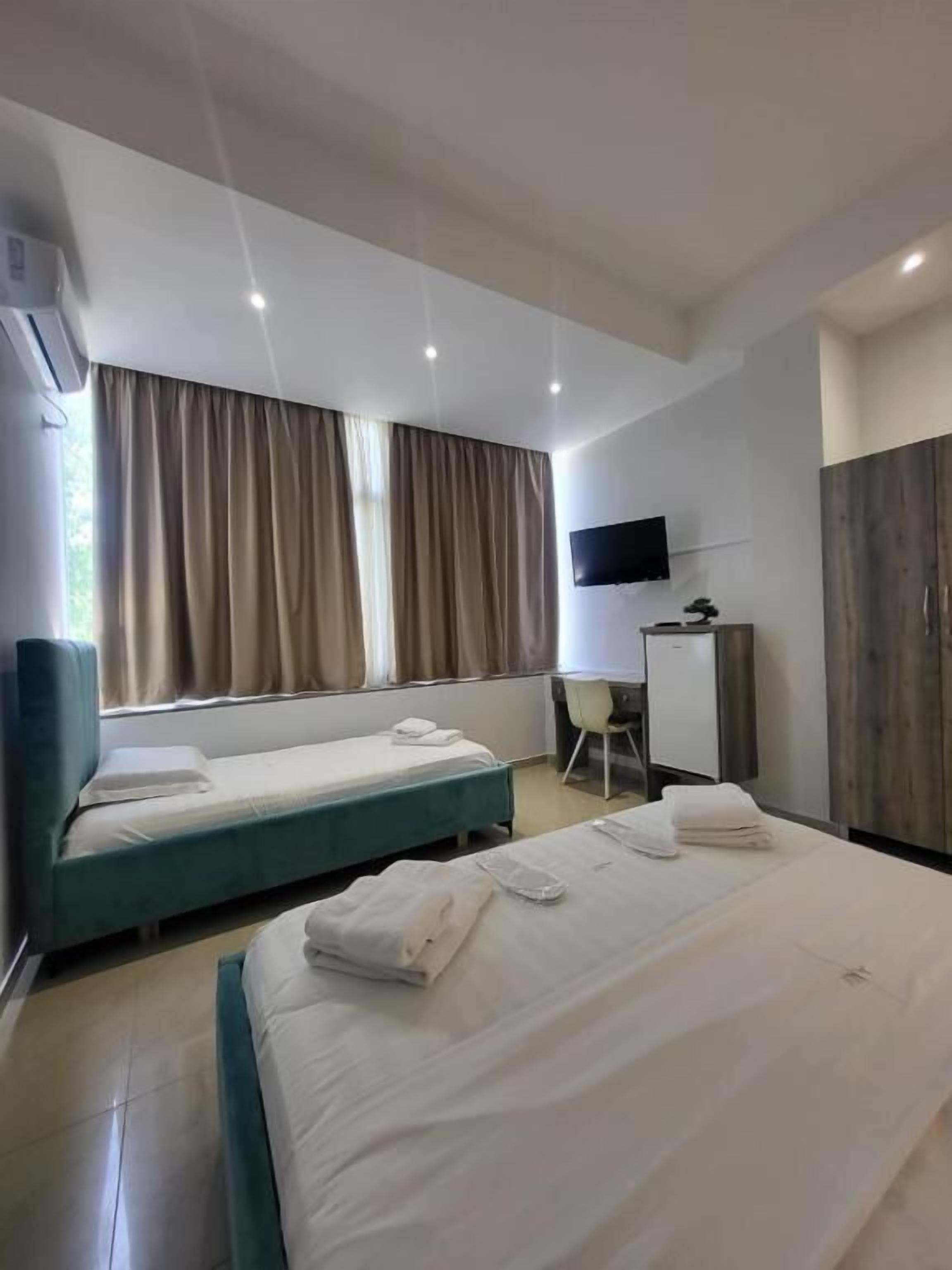 Comfort Triple Room | Desk, free WiFi