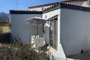 Outdoor dining - Family duplex with patio (Saint-Cyprien)