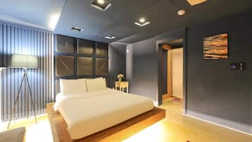Basic Double Room, Mountain View | Desk, laptop workspace, free WiFi