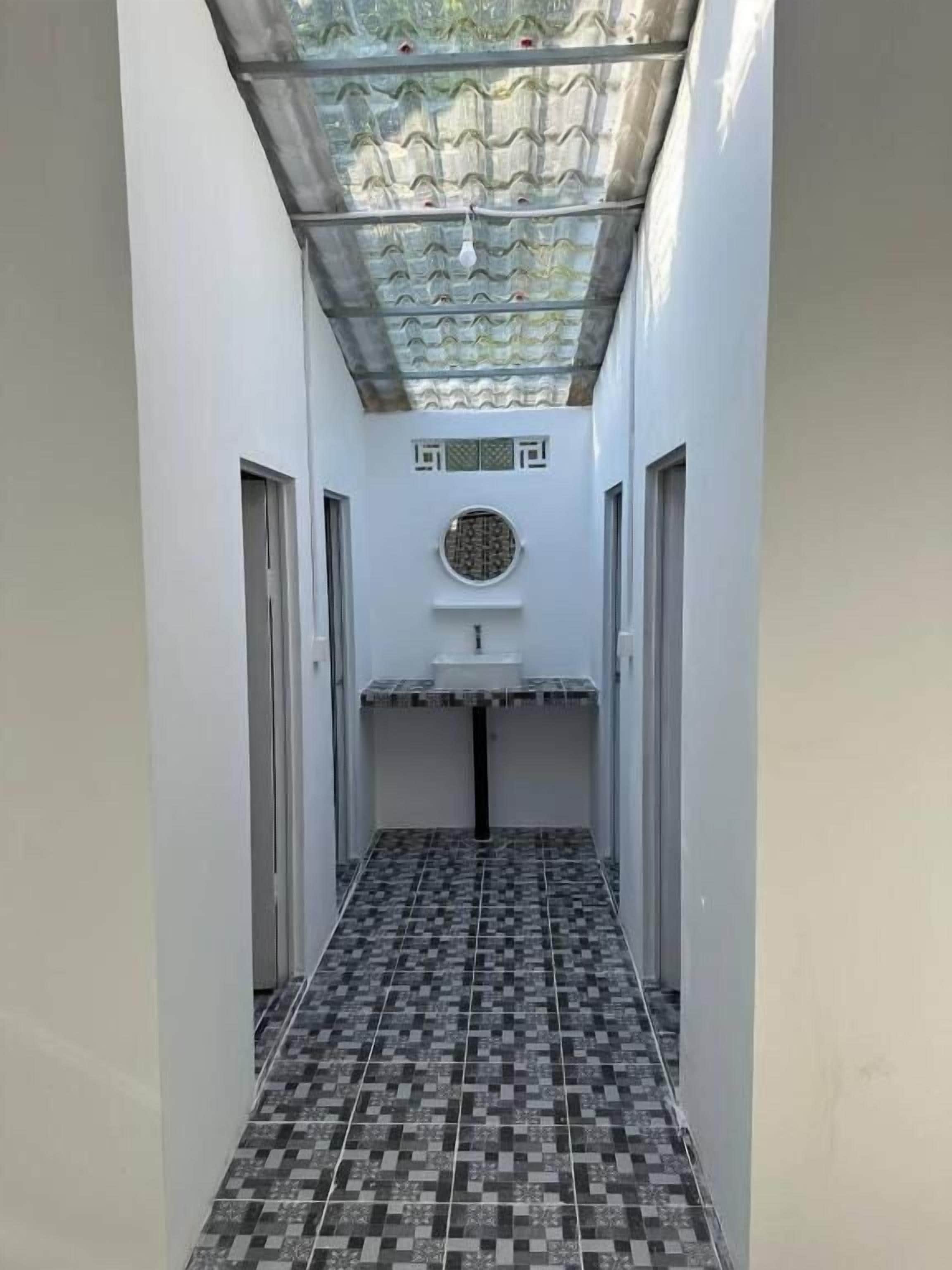 Dormitori compartit bàsic, balcó, vistes al jardí | Interior