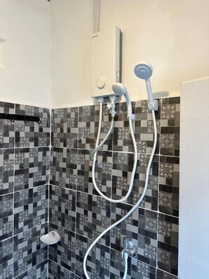 Bathroom - Villa Koh Rong & Dormitory (Koh Rong)