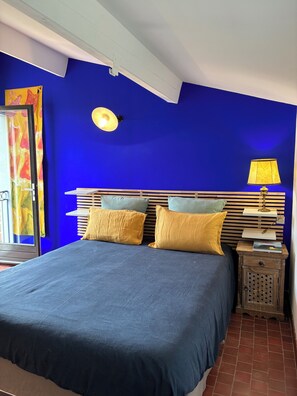 Room - Modern villa with infinity pool (Le Grau-du-Roi)