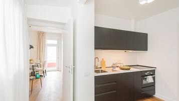 Lejlighed (1 Bedroom) | Privat køkken | Ovn, espressomaskine, elkedel, højstol