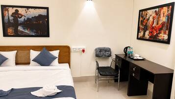 Triple Room | Iron/ironing board, free WiFi
