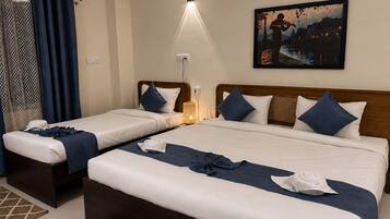 Triple Room | Iron/ironing board, free WiFi