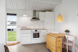 Private kitchen - Sct. Knudsborg · Cottage 12J · Covered terrace, sea panorama · sleeps 4 (Middelfart)