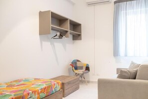 Living area - Vrbo Property (Reggio Calabria)
