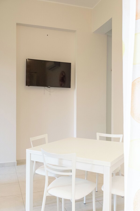 Dining - Vrbo Property (Reggio Calabria)