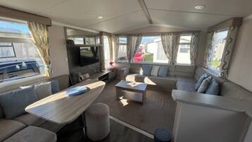 House, 3 Bedrooms, Smoking | Lounge