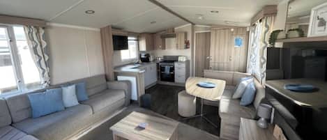 House, 3 Bedrooms, Smoking | Living room