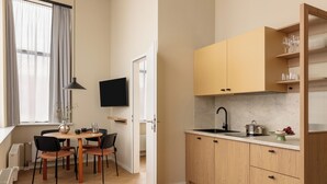 Superior Apartment | Desk, laptop workspace, iron/ironing board (on request), cribs (free) - Bob W Dortmund Stadtmitte (Dortmund)