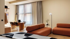 Signature Studio - Accessible | Desk, laptop workspace, iron/ironing board (on request), cribs (free) - Bob W Dortmund Stadtmitte (Dortmund)