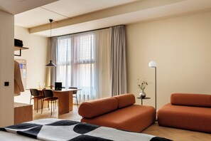 Signature Studio - Accessible | Desk, laptop workspace, iron/ironing board (on request), cribs (free) - Bob W Dortmund Stadtmitte (Dortmund)