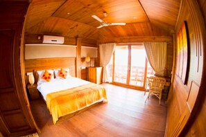 Room - Luxury Wood House on a Private Island (Munroe Island)