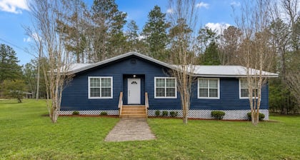 Family-Friendly Chatom Stay Near Golf Course