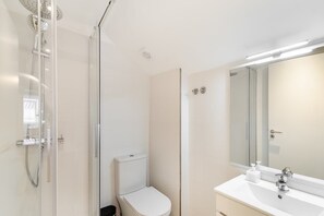 Bathroom - Urban Retreat Near Beautiful Avenida da Liberdade (Lisboa)