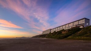 Unclassified image, 4 of 18, button - Newport Oceanfront Inn (Newport)