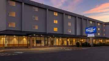 A multi-story hotel with a flat roof, large windows, and a sign indicating it is a New York Marriott.
