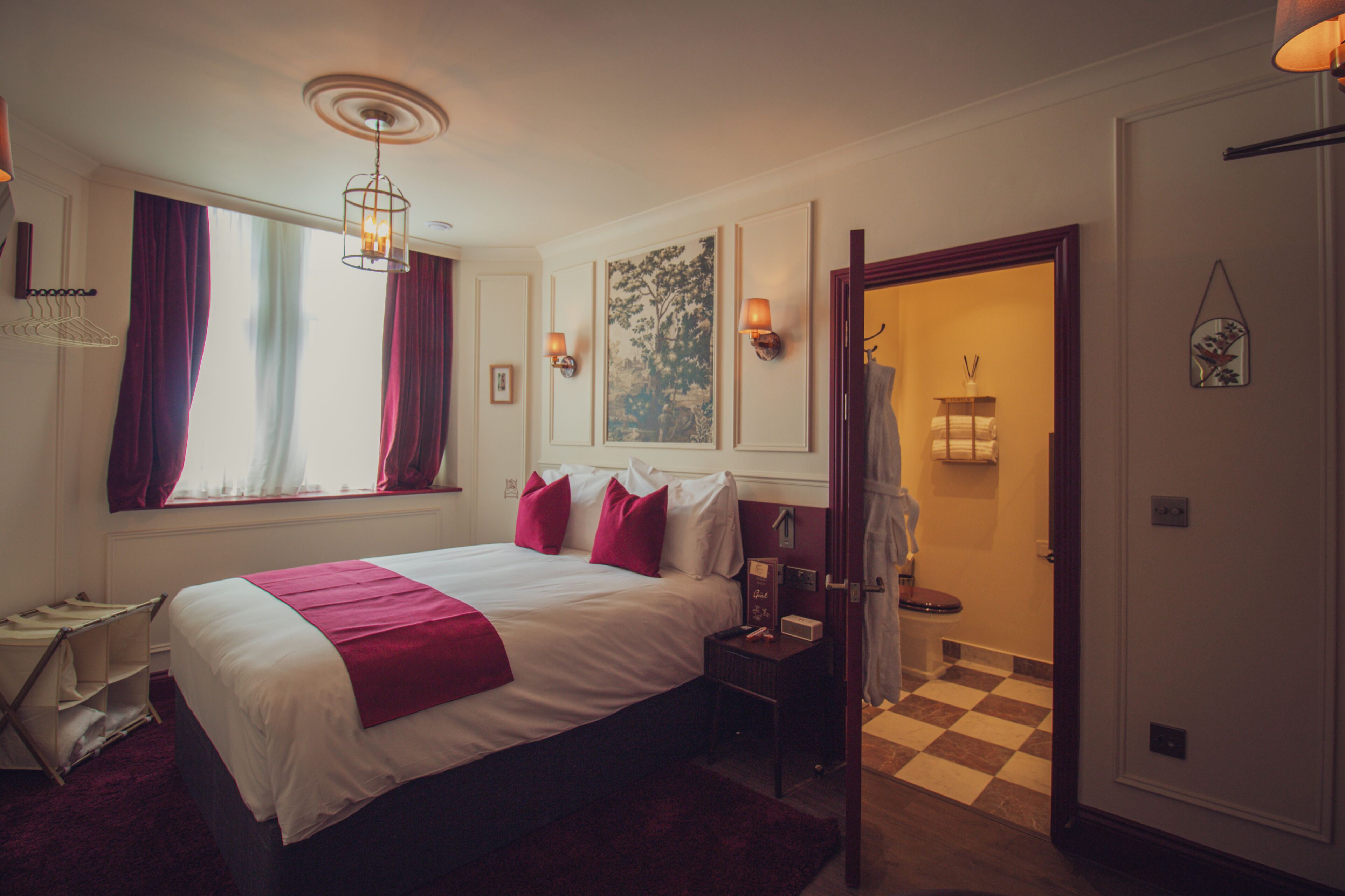 Classic Double Room | Minibar, desk, iron/ironing board (on request), free WiFi
