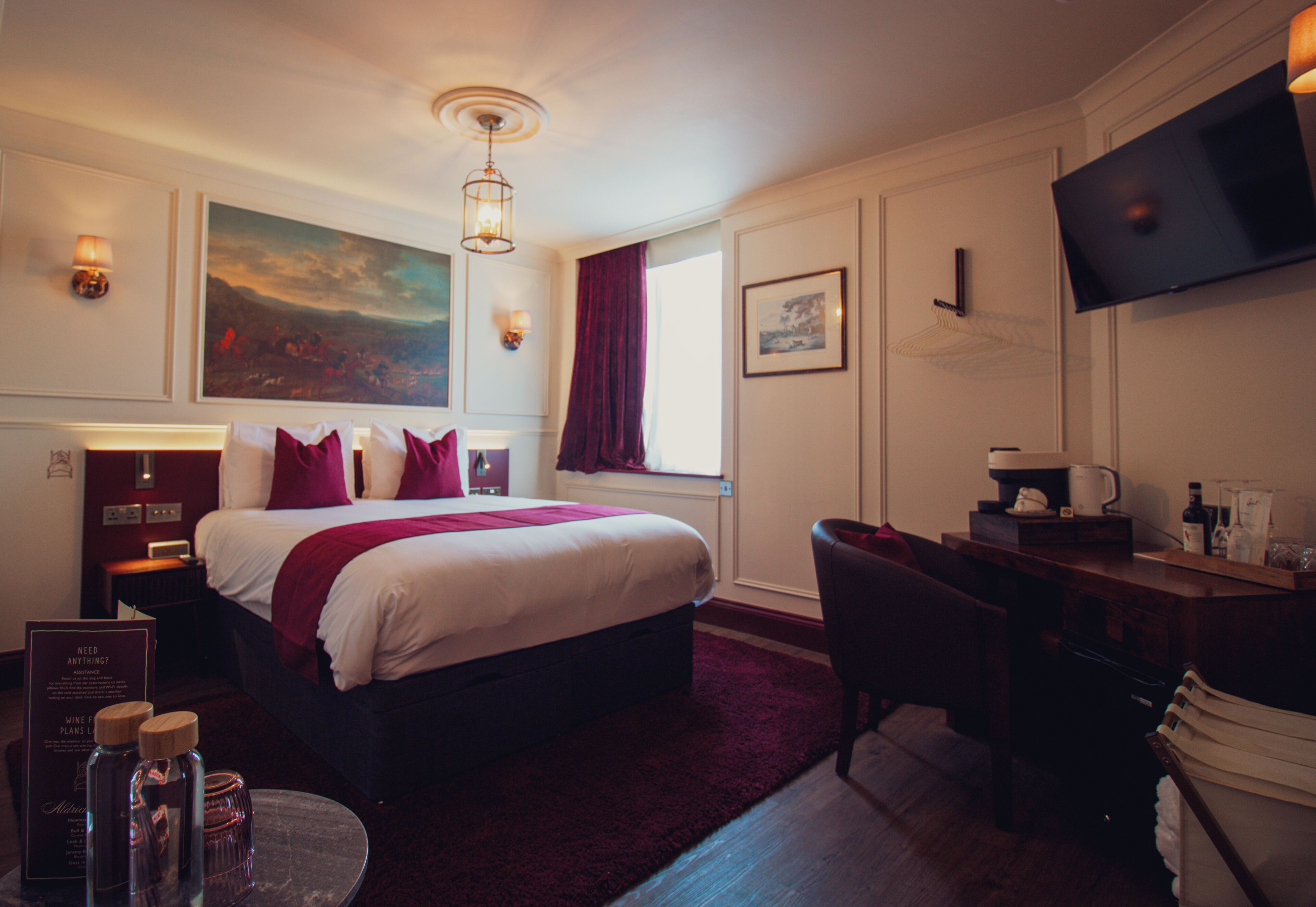 Deluxe Double Room | Minibar, desk, iron/ironing board (on request), WiFi (free)