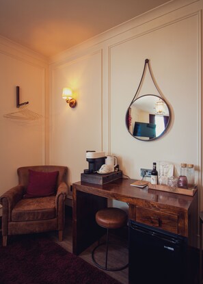 Minibar, desk, iron/ironing board, free WiFi - The Goat in Boots (London)