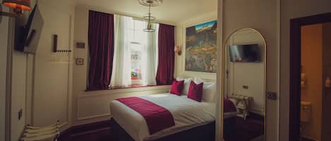 Classic Double Room | Minibar, desk, iron/ironing board (on request), WiFi (free)