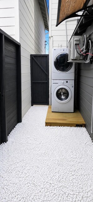 Property grounds - Stylish apartment close to Downtown, UH, Med. Centre, NRG (Houston)