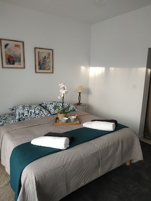 1 室のベッドルーム、アイロン / アイロン台、WiFi、ベッドシーツ