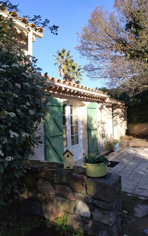 Exterior detail - Gîte in mas provençal garden view (Puget-sur-Argens)
