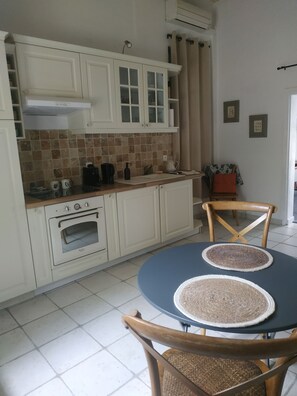 Private kitchen - Gîte in mas provençal garden view (Puget-sur-Argens)