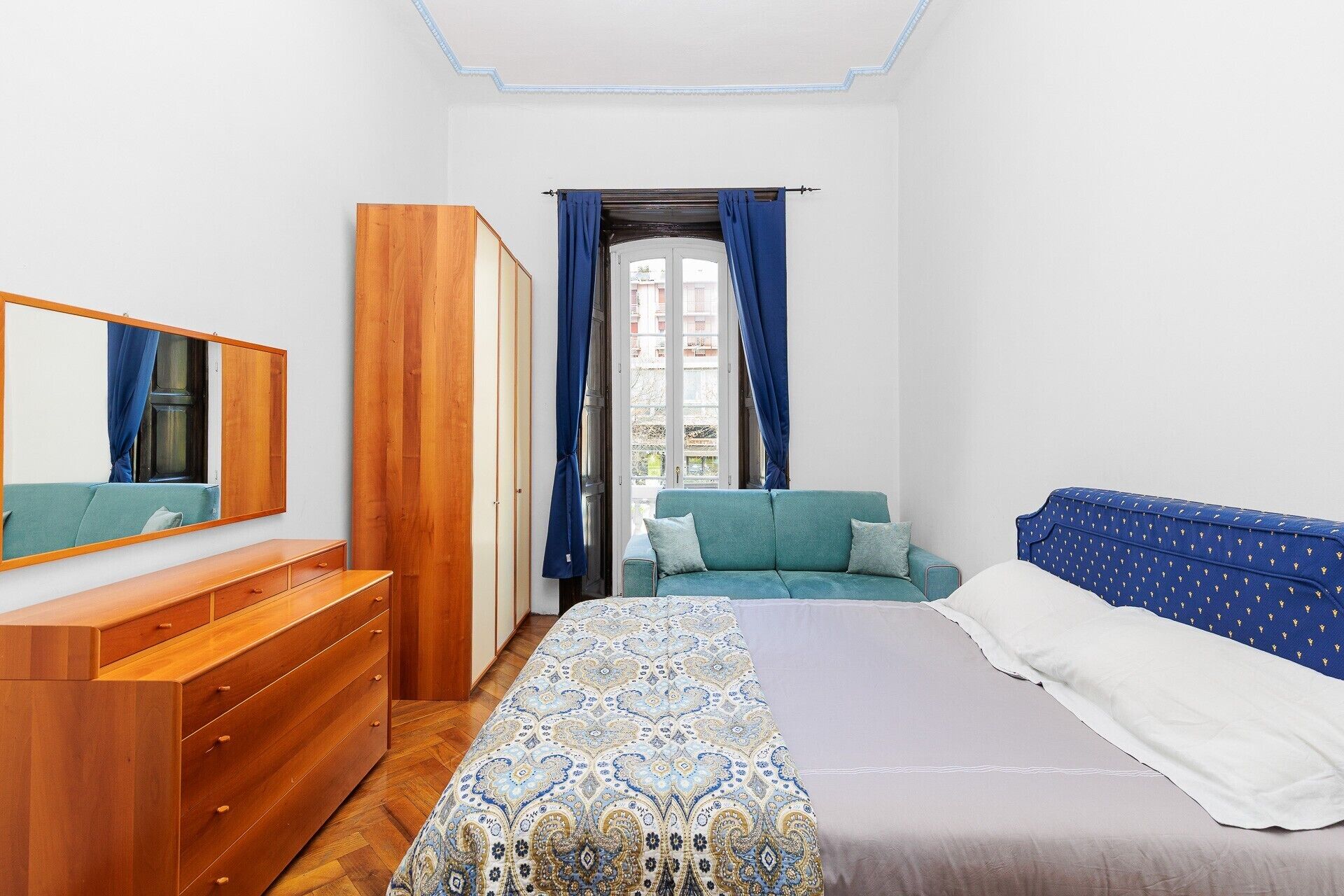 Iron/ironing board, WiFi, bed sheets