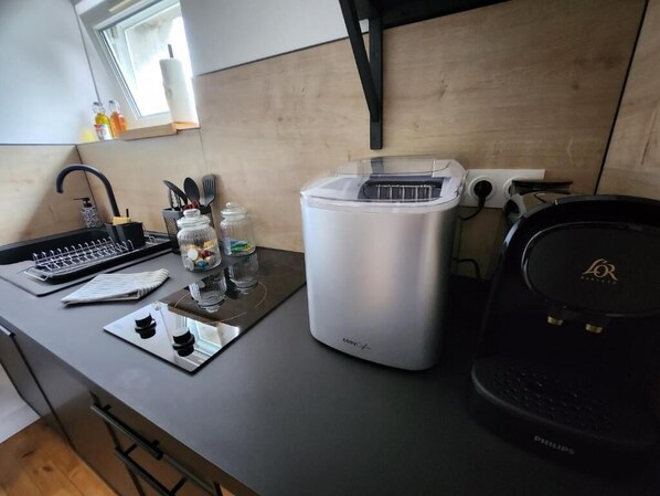 Private kitchen - Romantic Suite with Jacuzzi in Caen - Escapade à Deux Tout Confort (Caen)
