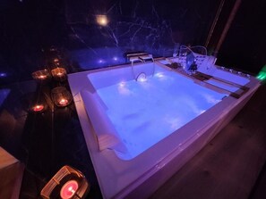 Interior - Romantic Suite with Jacuzzi in Caen - Escapade à Deux Tout Confort (Caen)