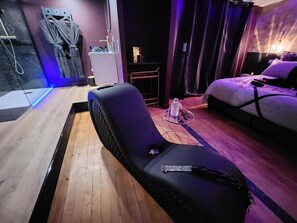 Room - Romantic Suite with Jacuzzi in Caen - Escapade à Deux Tout Confort (Caen)