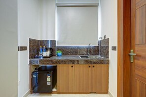Private kitchen - Limewood Stay Premium Studios Sector 29 (Gurugram)