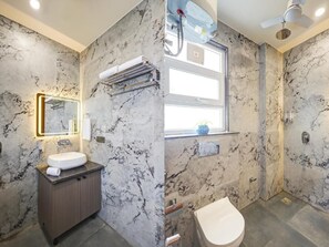 Bathroom - Limewood Stay Premium Studios Sector 29 (Gurugram)
