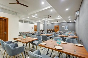 Dining - Limewood Stay Premium Studios Sector 29 (Gurugram)