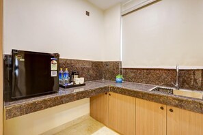 Private kitchen - Limewood Stay Premium Studios Sector 29 (Gurugram)