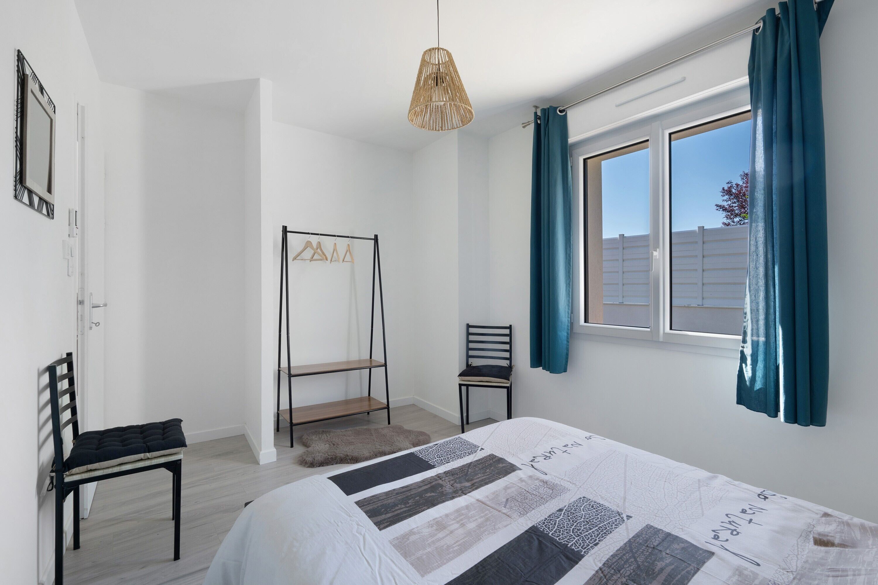 Iron/ironing board, WiFi, bed sheets, wheelchair access