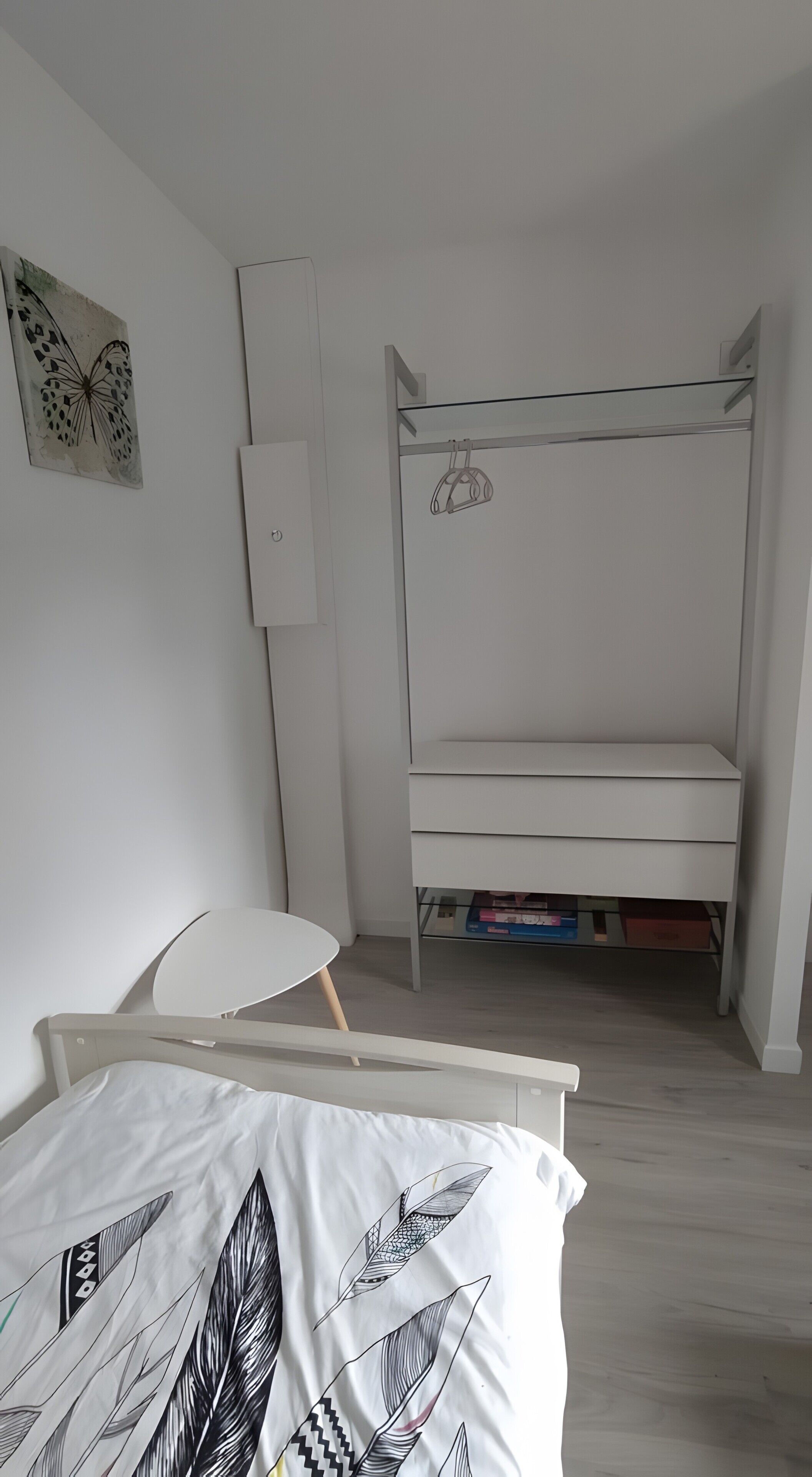 Een strijkplank/strijkijzer, wifi, beddengoed, rolstoeltoegang