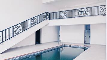 Economy Apartment, Balcony, City View | Kolam renang