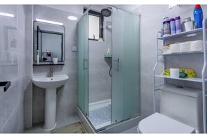 Bathroom - Modern 1BR Apartment in Kilimani – Stylish & Central Nairobi Stay (Nairobi)