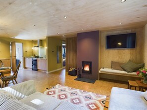 Living area - Cosy Cottage with lovely walks and gardens from the door. (Coupar Angus)
