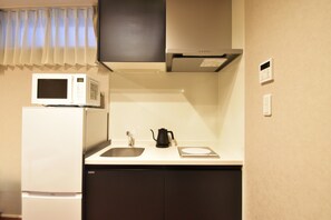 标准双床房 | 私人厨房 | 大冰箱、微波炉、炉灶、厨具/餐具