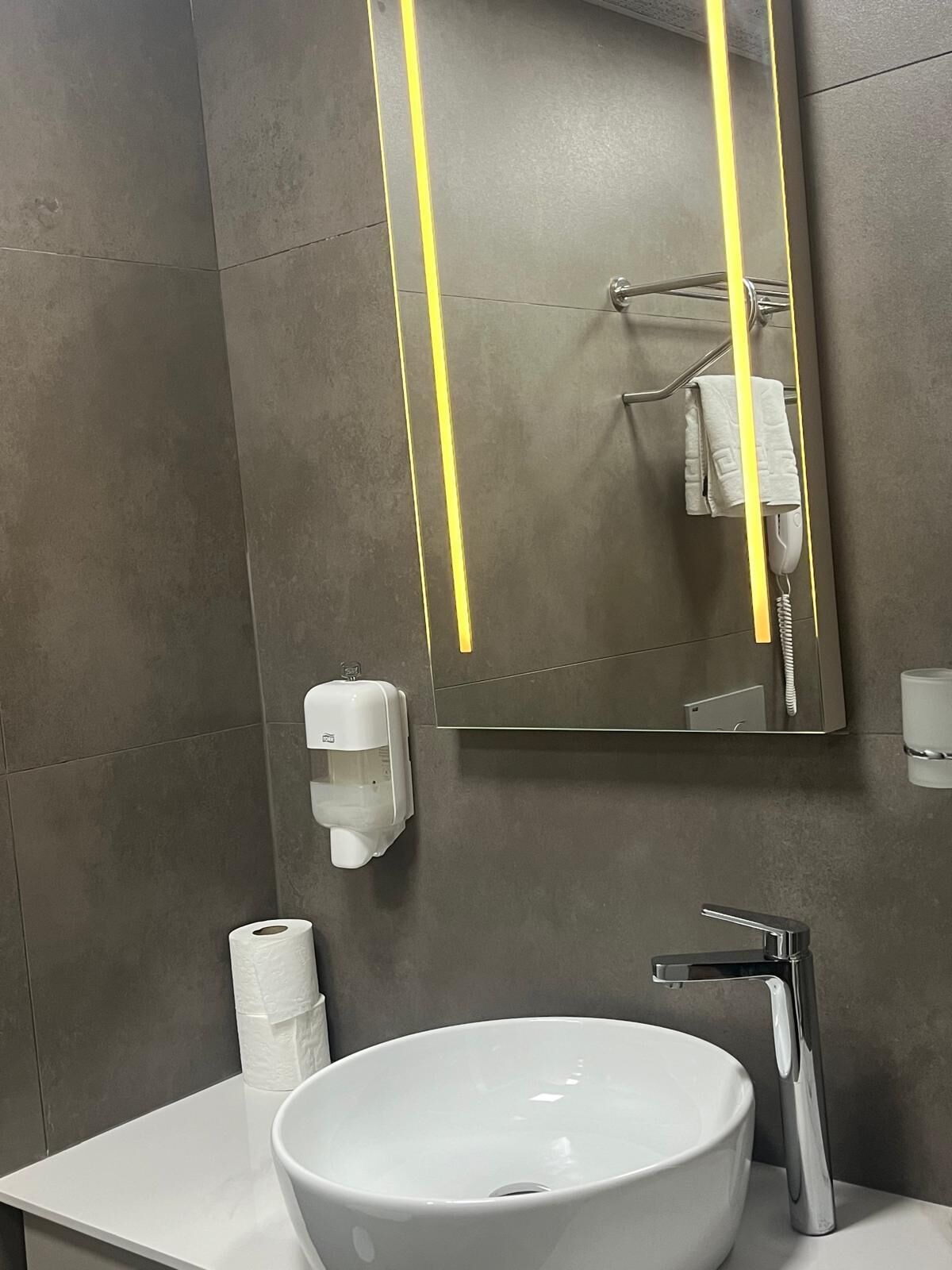 Superior Suite, City View | Bathroom