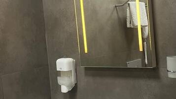 Superior Suite, City View | Bathroom